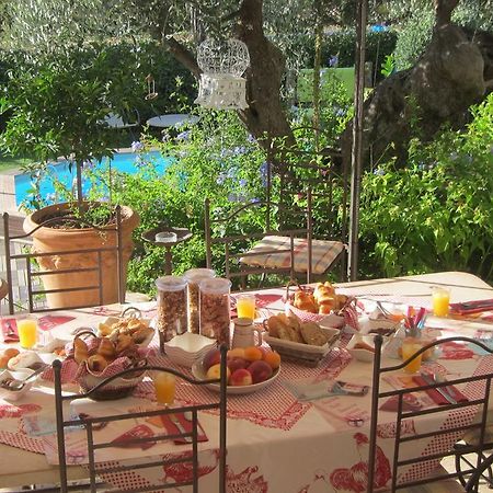 Отель Table De Fred Le Plan-de-la-Tour Экстерьер фото